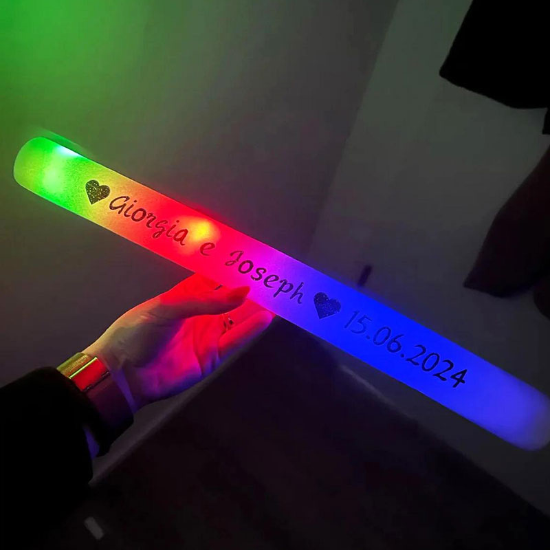 30 LED-Leuchtstäbe aus Schaums – Flashing Led Foam Sticks Party Bewertung und Preis